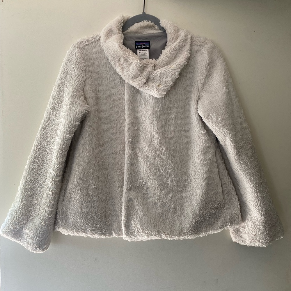 Patagonia White Teddy Jacket Cozy Plush Design